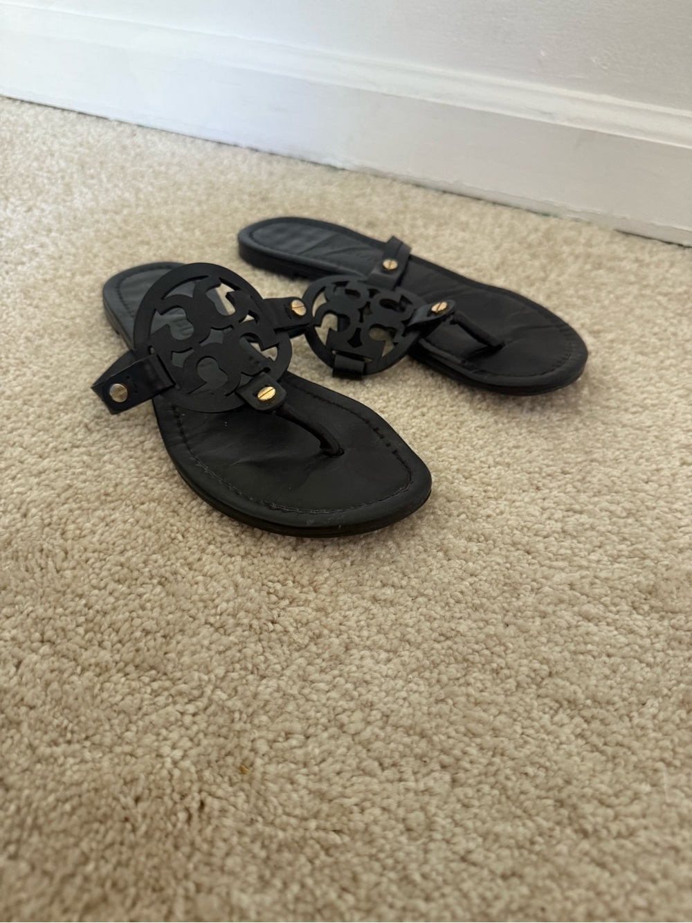 Tory Burch Sandals Miller Thong in Black Leather - Picture 2 of 8